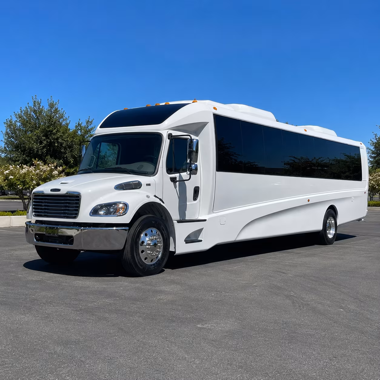 thornton 28 passenger minibus